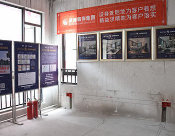 先彈線后再開槽，開槽時必須橫平豎直